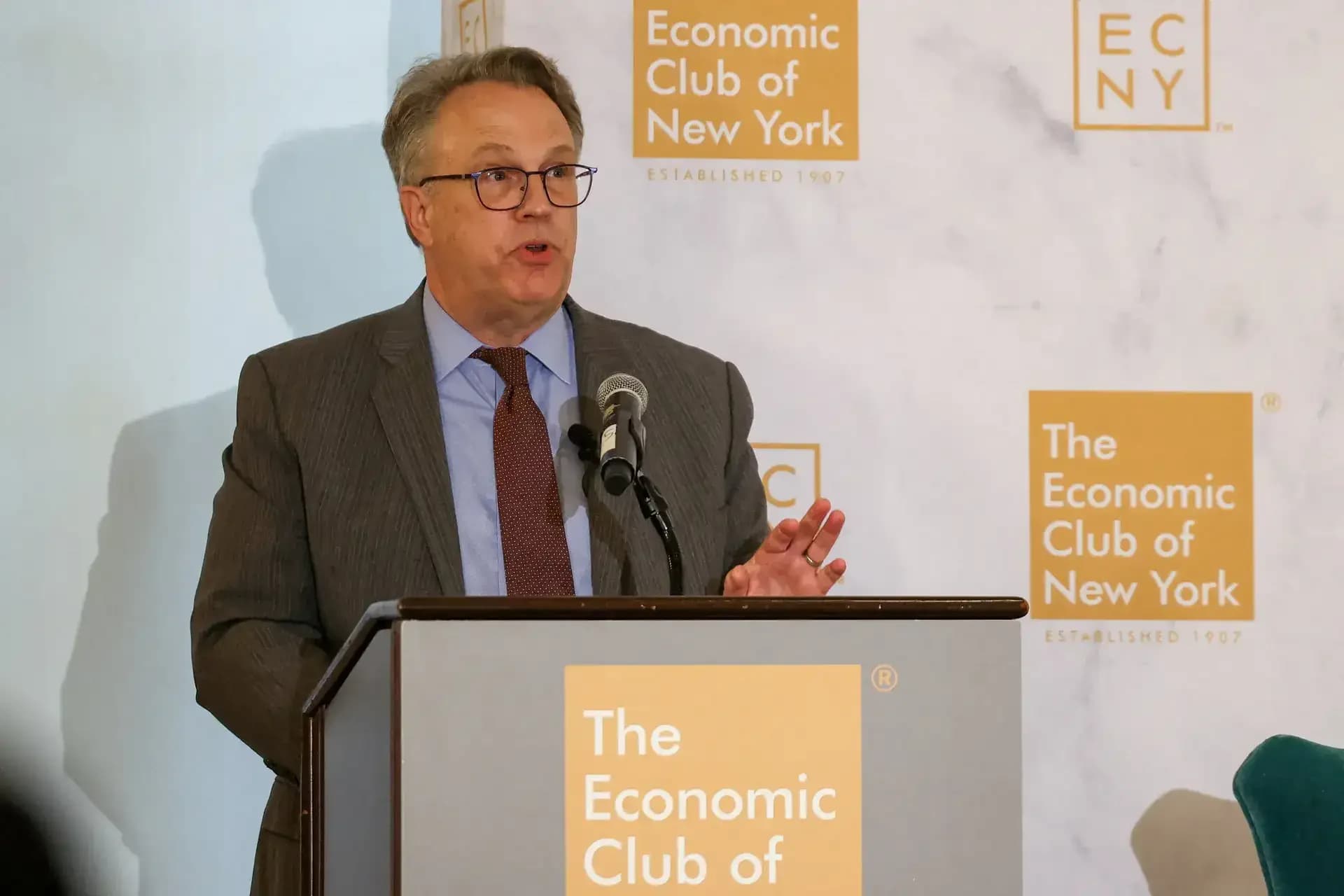 Fed Officials Signal Rate Hike Readiness as Hammack Joins Logan