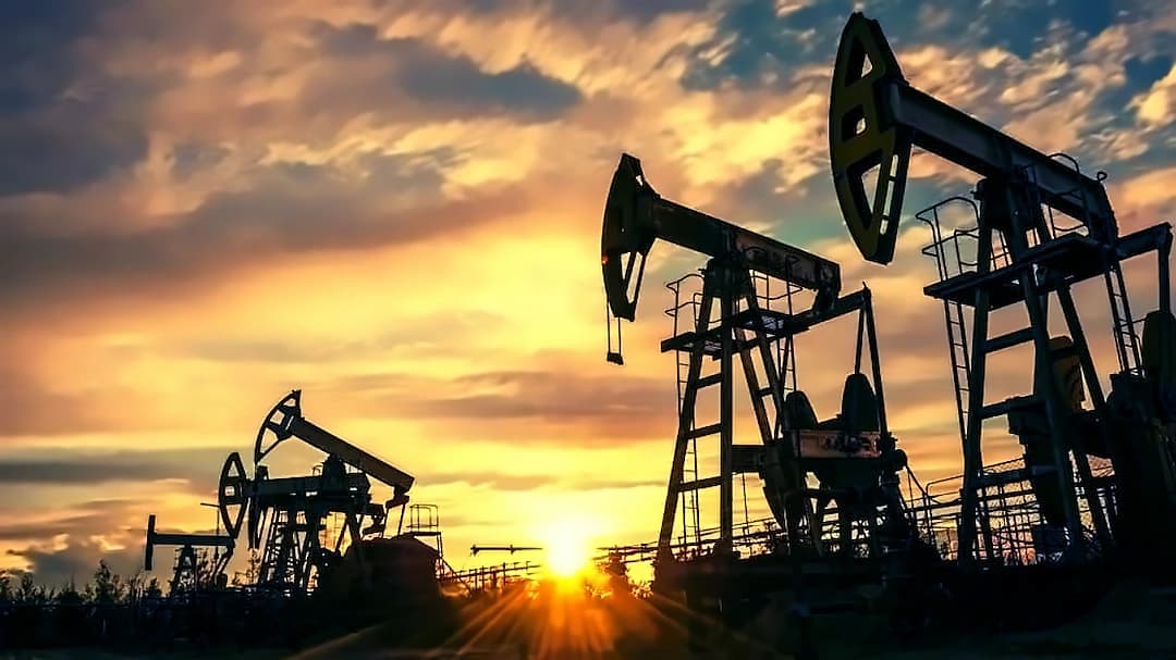 Oil Prices Retreat as Trump Threatens Iran Strike Amid Fed-Hike Anxiety
