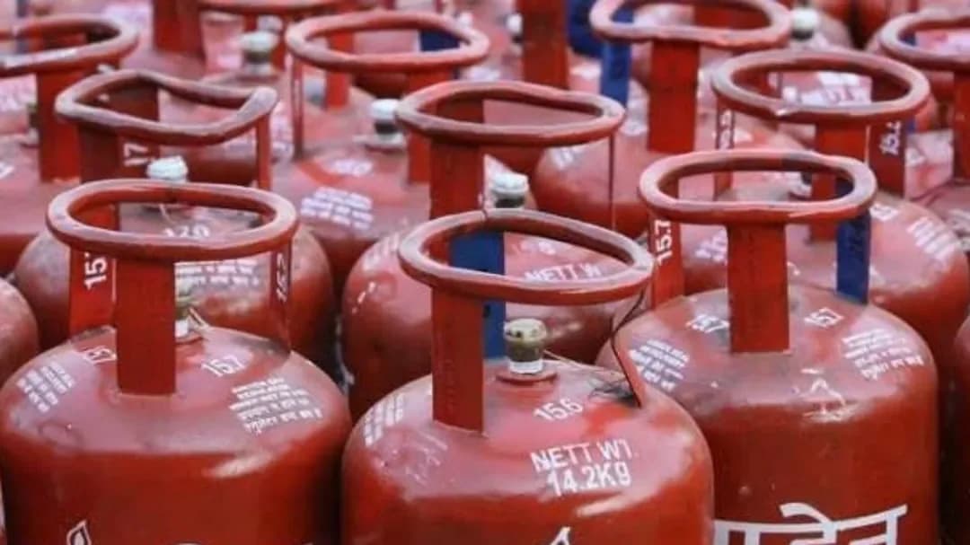OMCs Face ₹74,000 Cr Losses Despite Price Hikes Amid Market Crisis