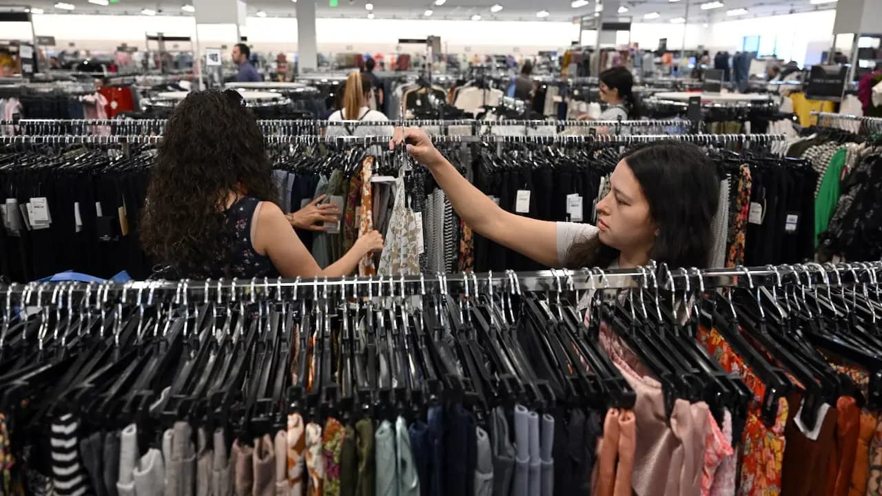 US Inflation Holds at 3.7% as GDP Growth Outlook Brightens
