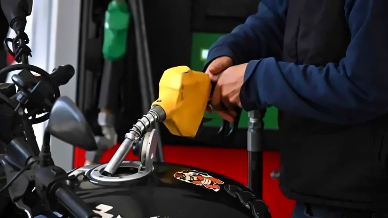 Petrol, diesel prices unchanged despite crude surge to $106/barrel
