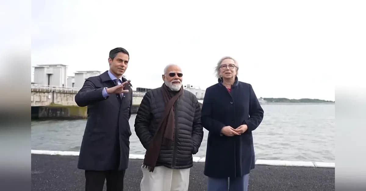 PM Modi tours Dutch dam, signs Kalpasar cooperation pact