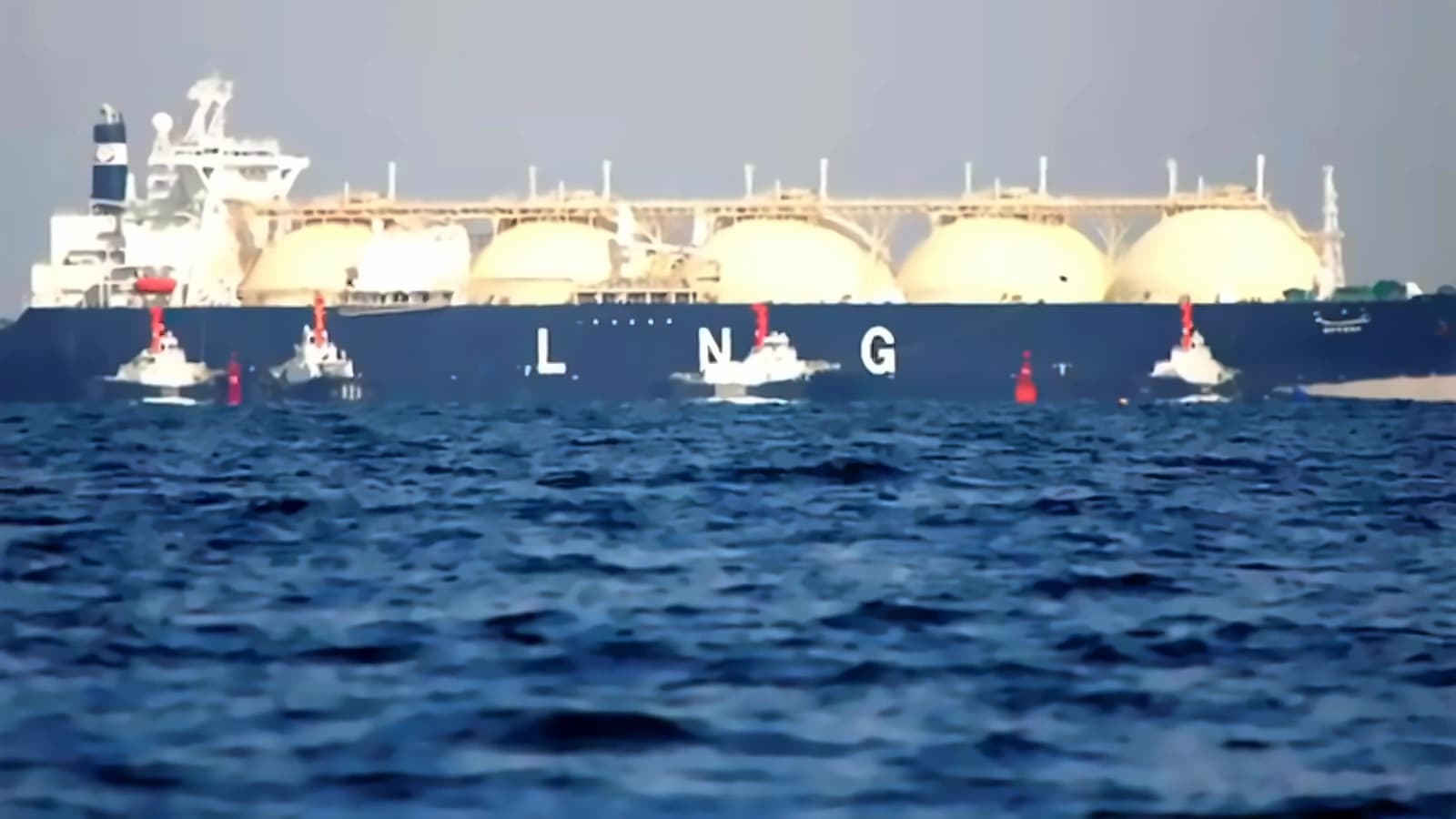 Oil Shipments Rise in Hormuz as Iran's Conditions Unsettle Shippers