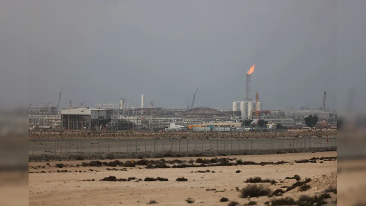 Qatar Halts Maritime Operations After Iran Missile Strikes
