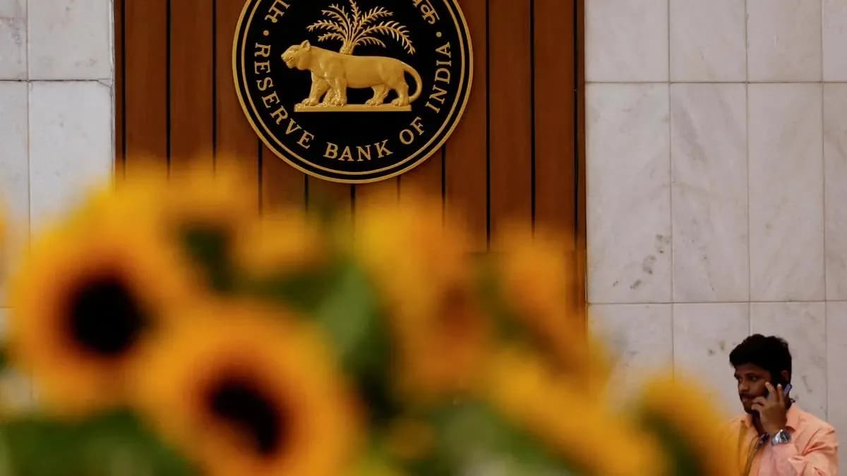 RBI Consults Rating Firms as Iran Deal Boosts Indian Stocks