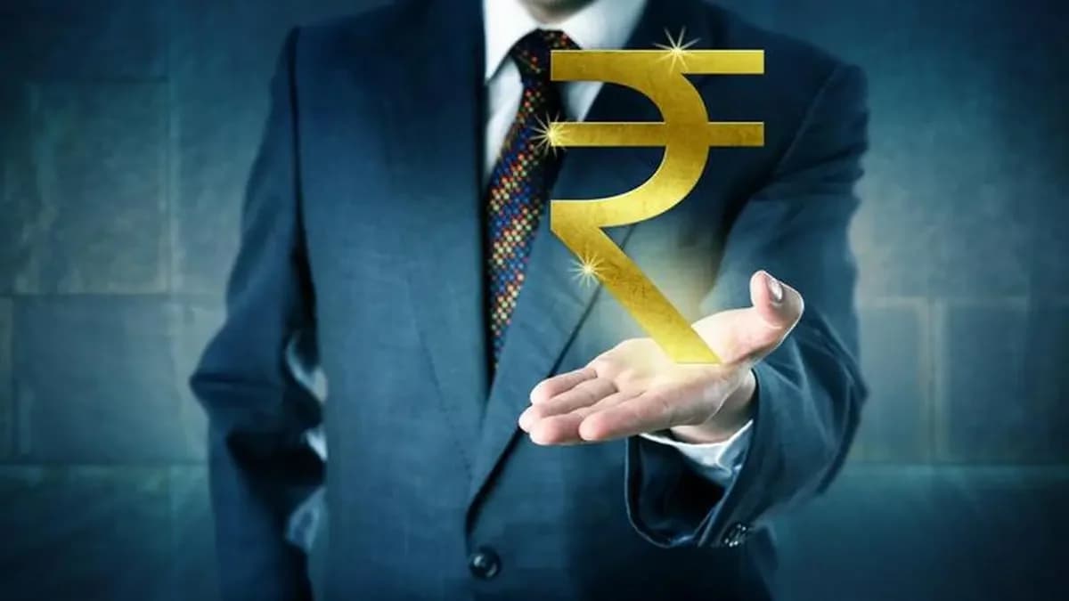 Rupee may hit 98/$, RBI faces policy dilemma amid oil pressure