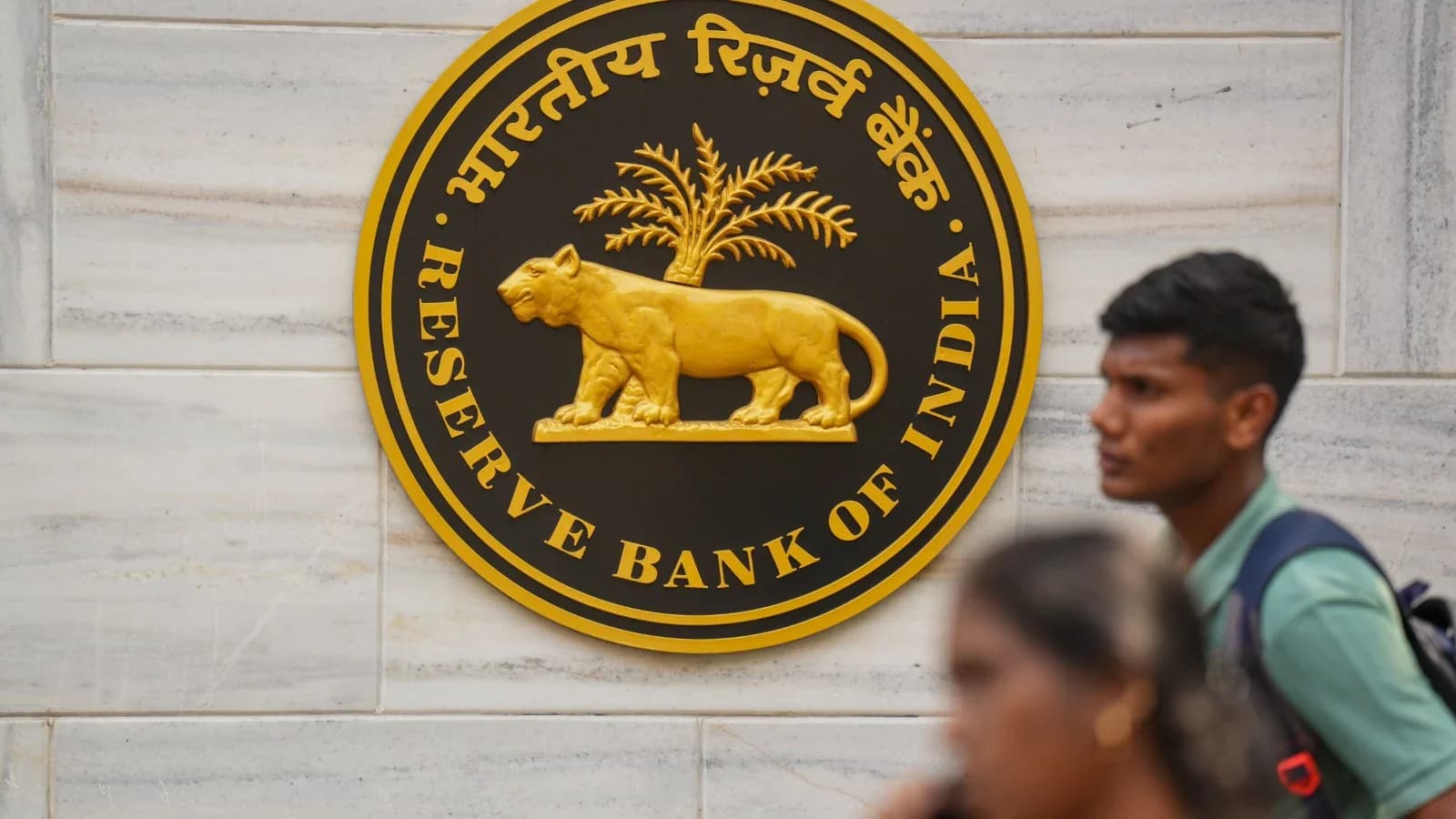 RBI Net Dollar Seller in April as Rupee Faces Pressure