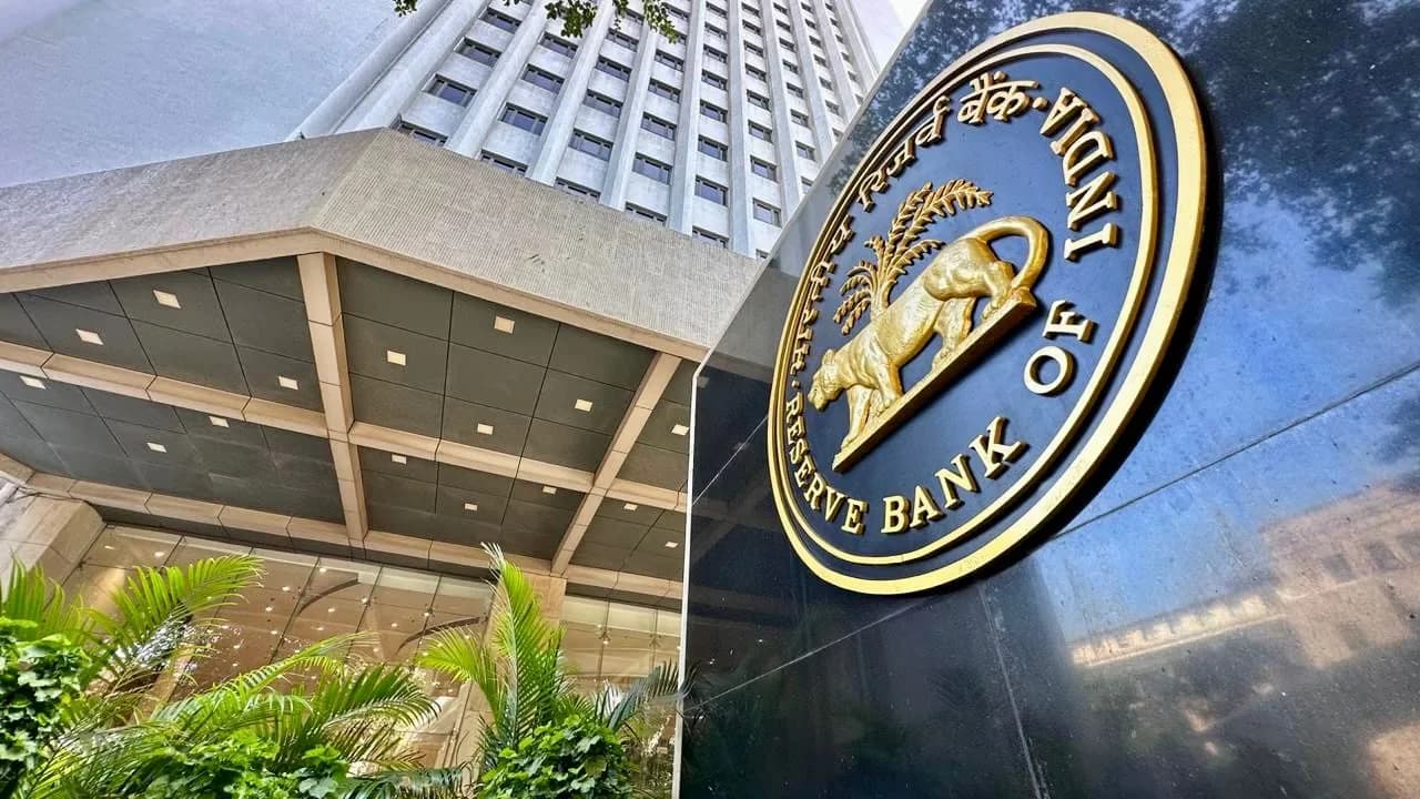 RBI Official's Unauthorised Absence Deemed Grave Misconduct