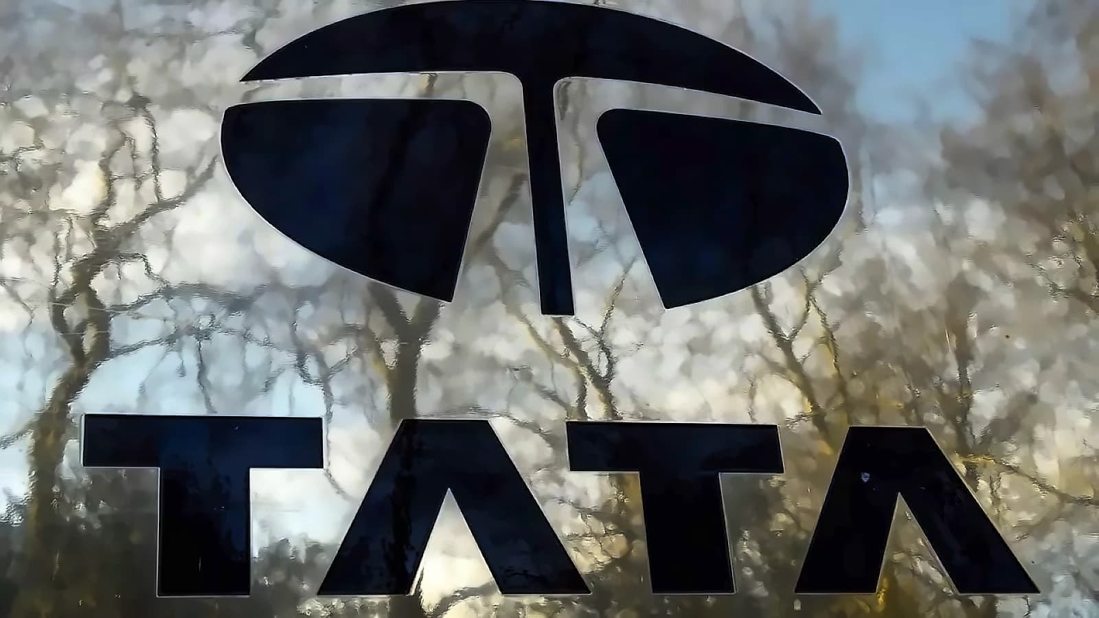 RBI Rejects Tata Sons NBFC Surrender, Mandates Public Listing