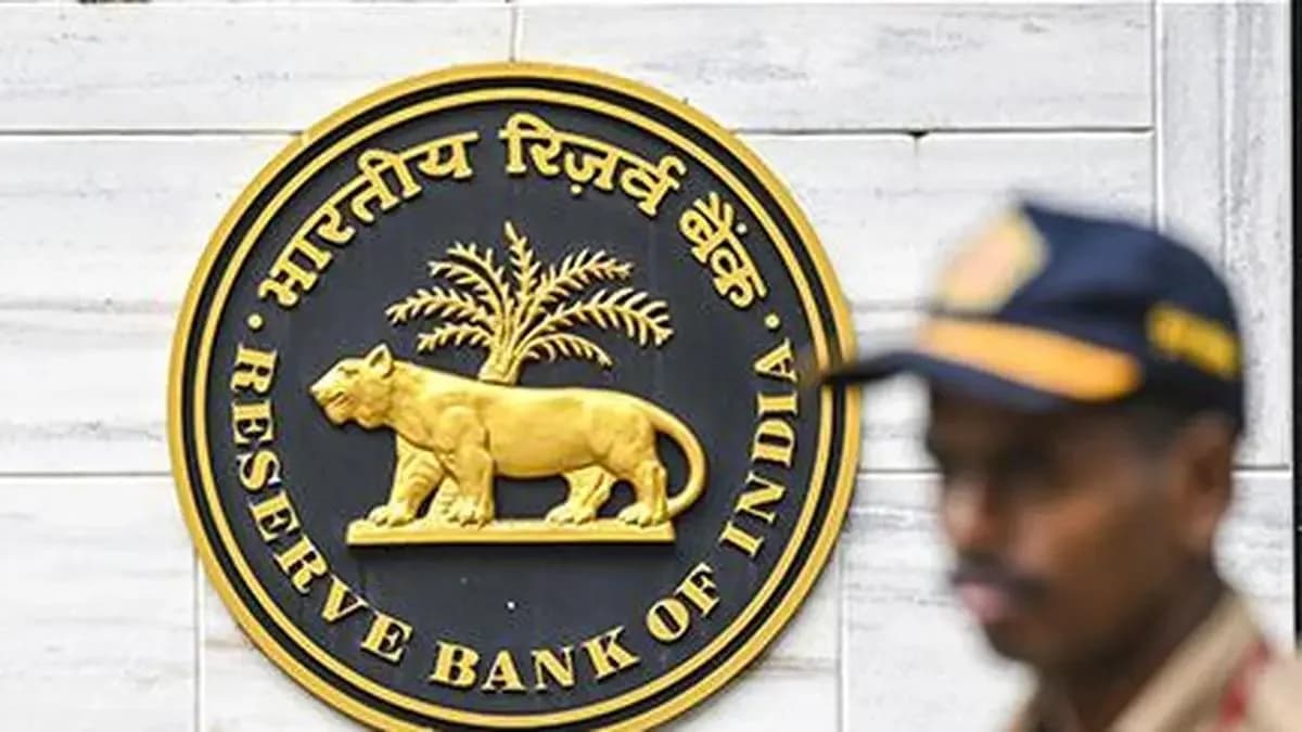 RBI Pulls Out ₹2 Lakh Cr Transient Liquidity via VRRR Auction