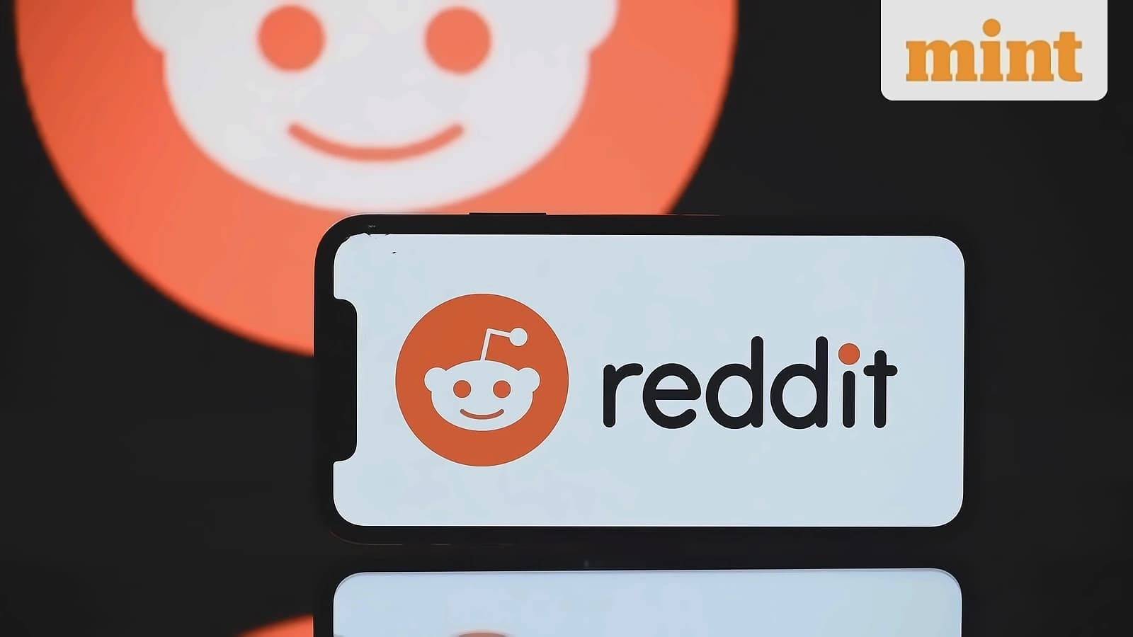 Reddit shares crash 30% on Google AI traffic warnings, Q4 outlook