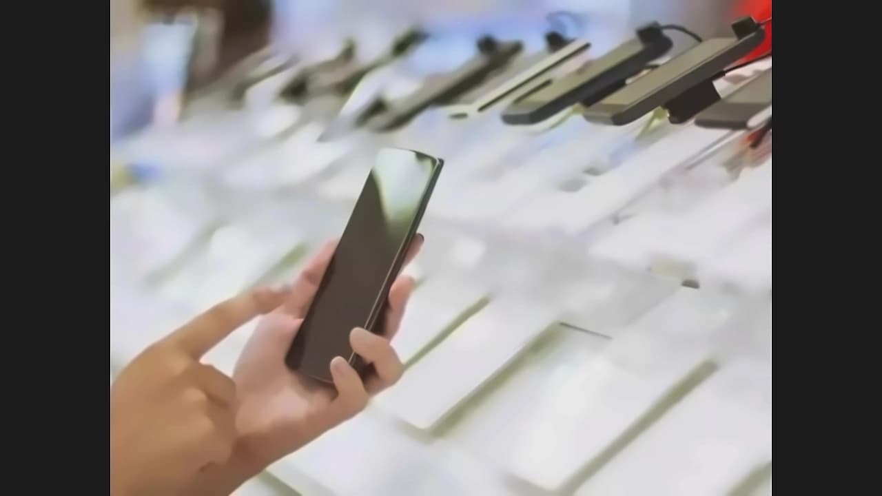 China smartphone sales crash 4.3% as chipflation crushes budget makers