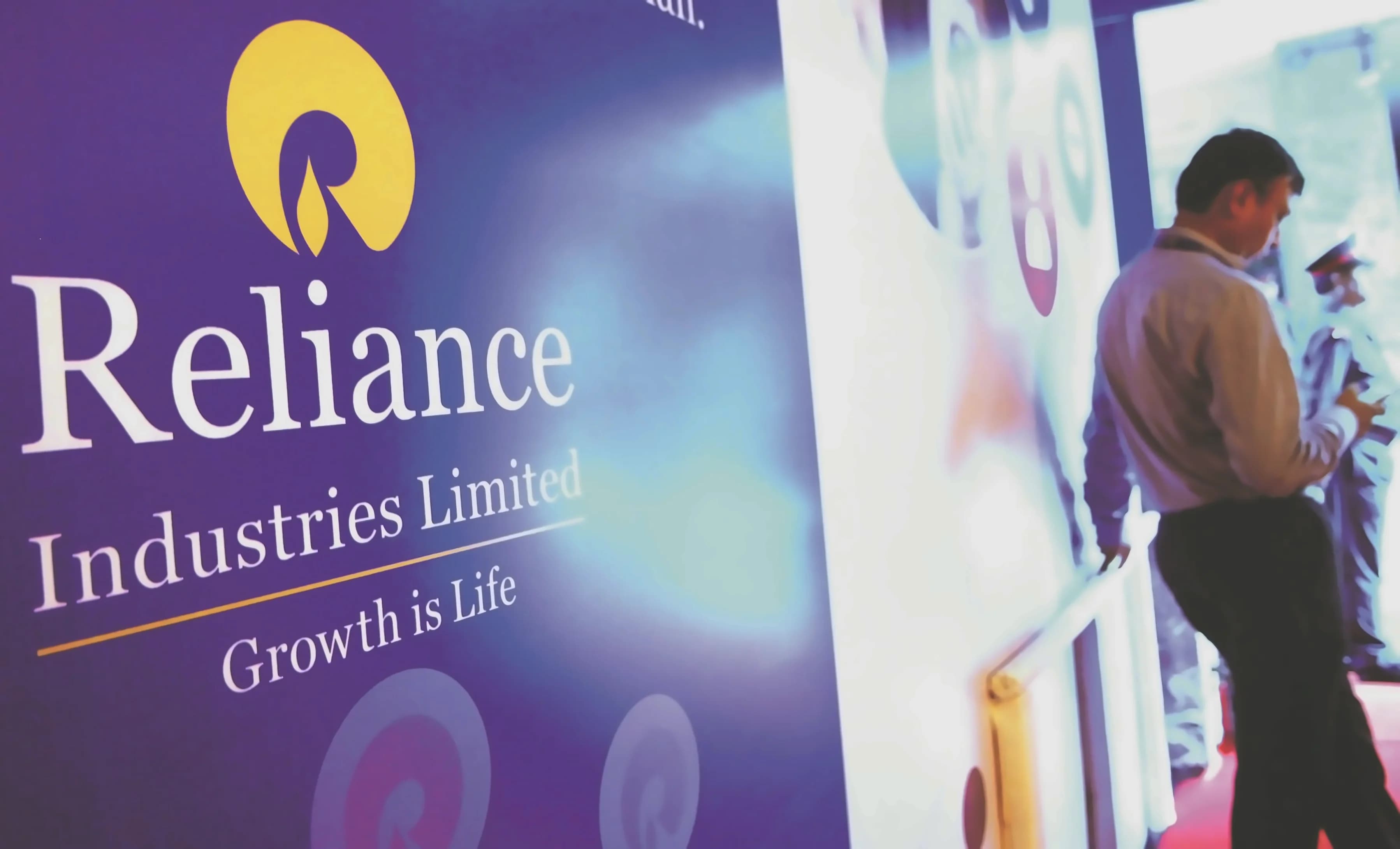 Reliance Industries plans ₹10,000 cr bond sale plus $1B ABS deal