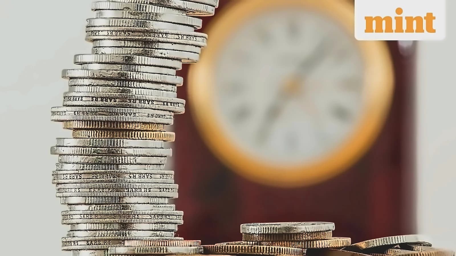 DIIs extend buying streak to 9 sessions, FIIs remain net sellers