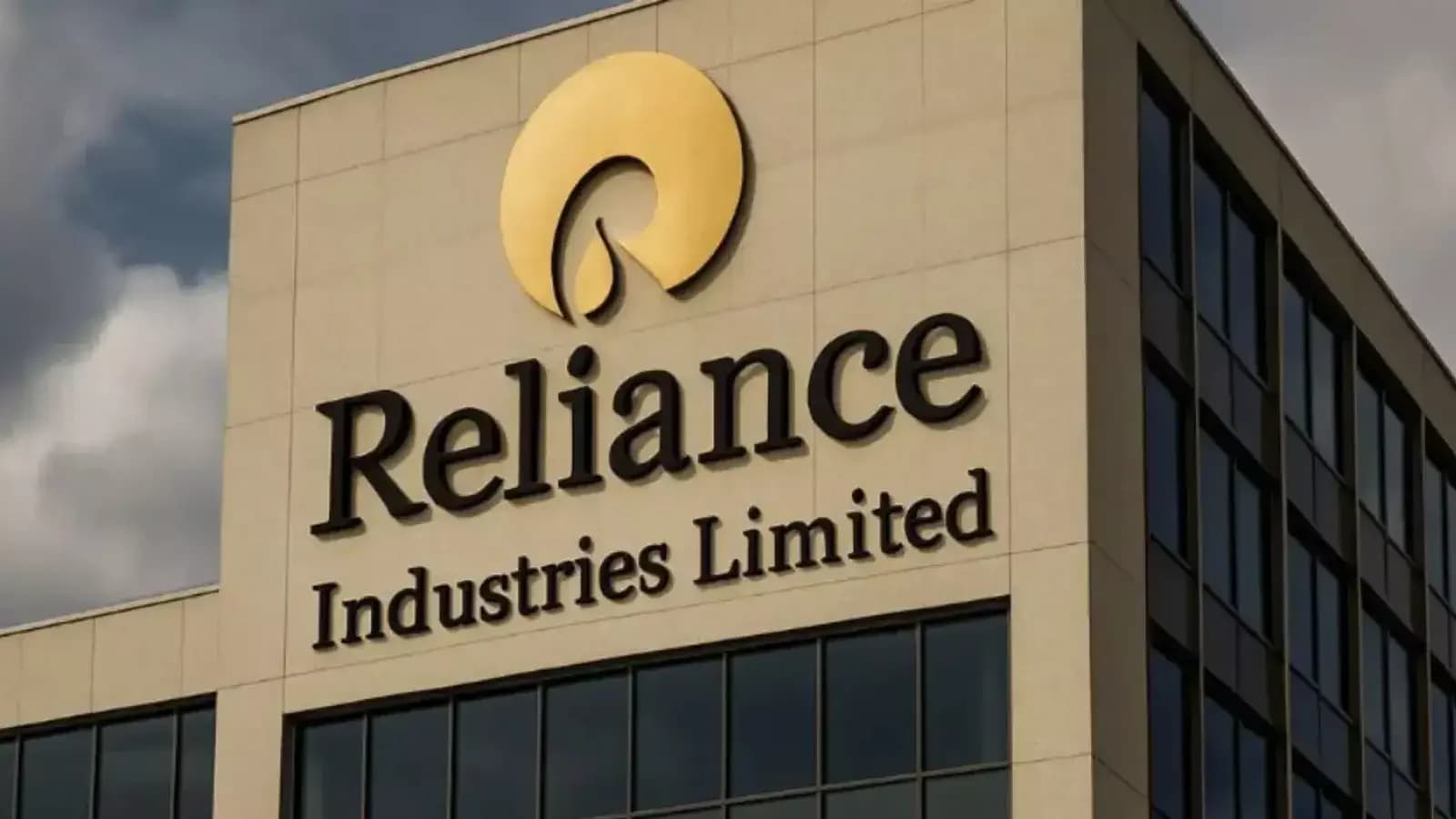 RIL, SBI shares rally 3.5% on heavy volumes worth ₹4,294 cr