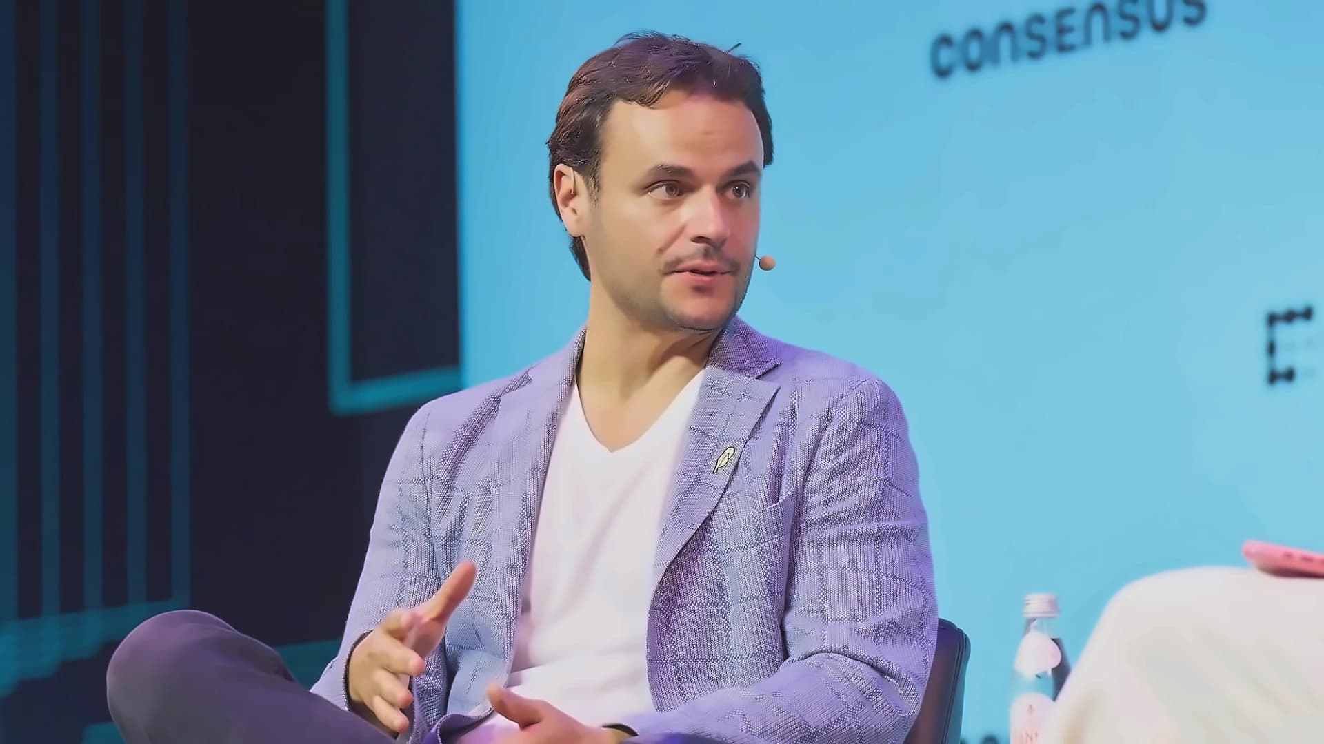 Robinhood Chain Launch Drives 8% Stock Surge as Corporate Chain Race Accelerates