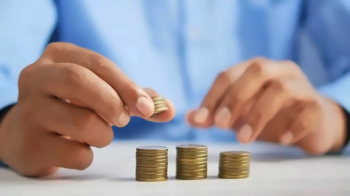 Rs 5,000 monthly SIP grows to Rs 1.64 crore in 25 years