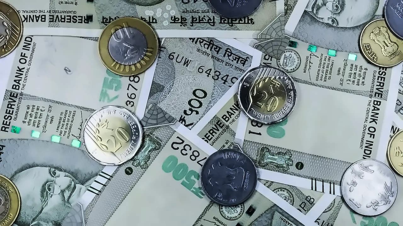 Rs 50 Lakh Corpus: FD vs SIP Analysis for 15-Year Investment
