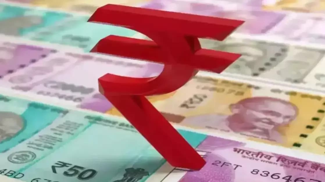 Rupee ends flat at 90.95 as NDF maturities offset modest inflows