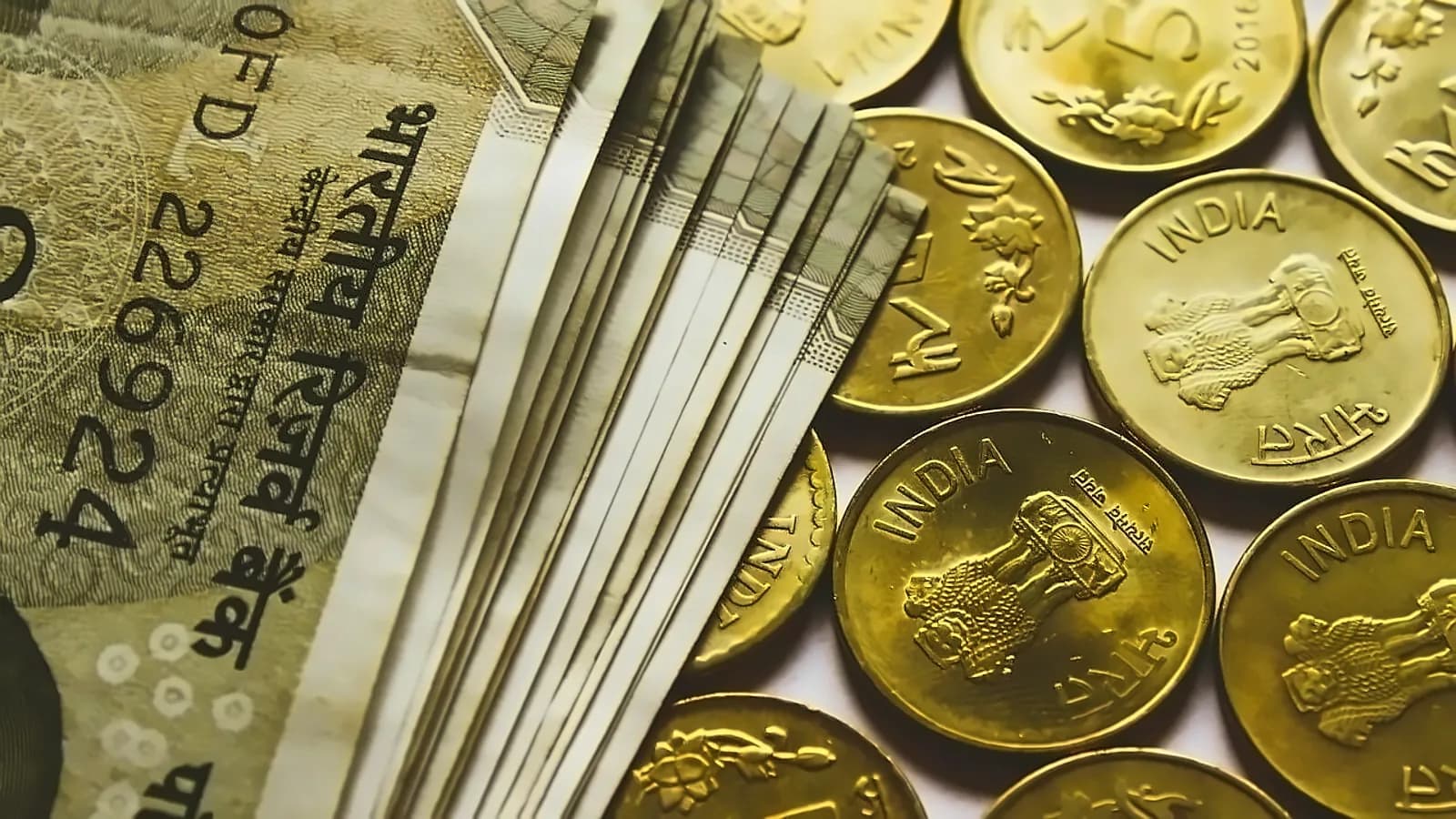 Rupee posts best week in four months, hits 95.38 vs dollar