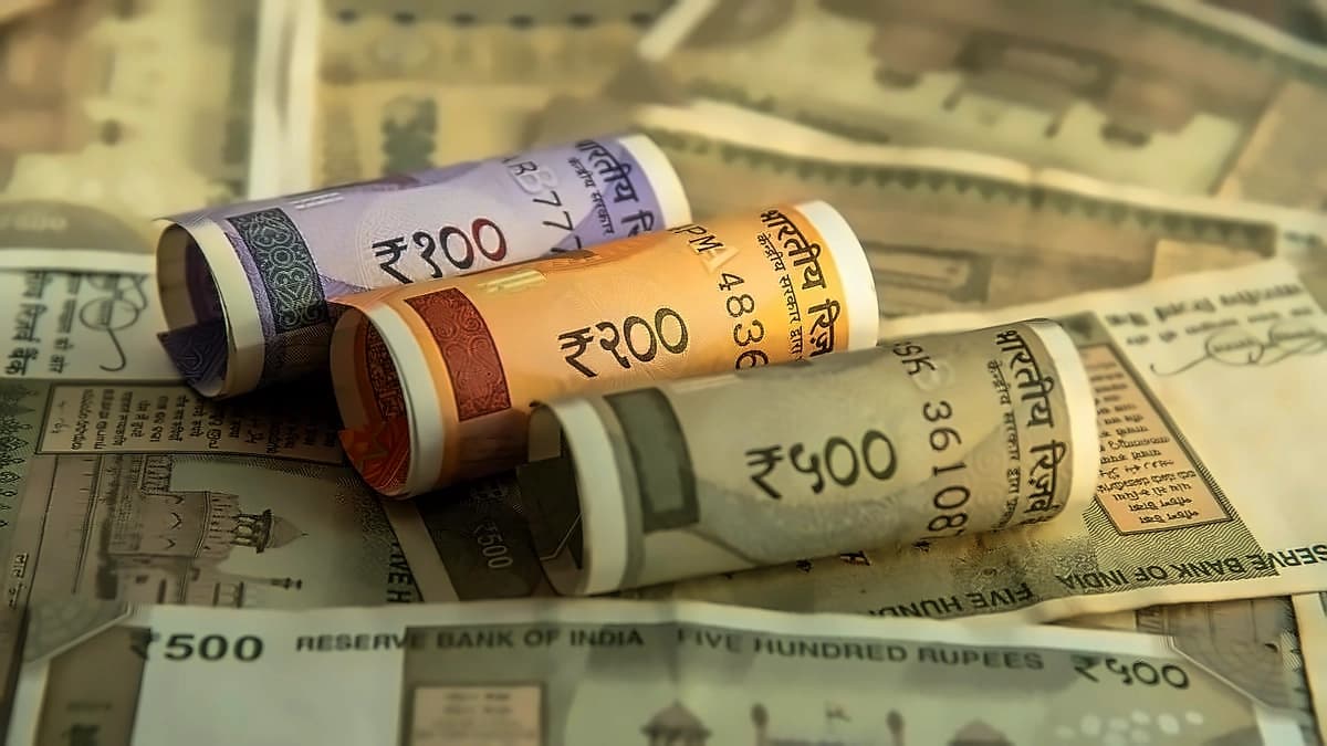 Rupee strengthens to 94.89 vs dollar, gains 39 paise ahead of RBI MPC