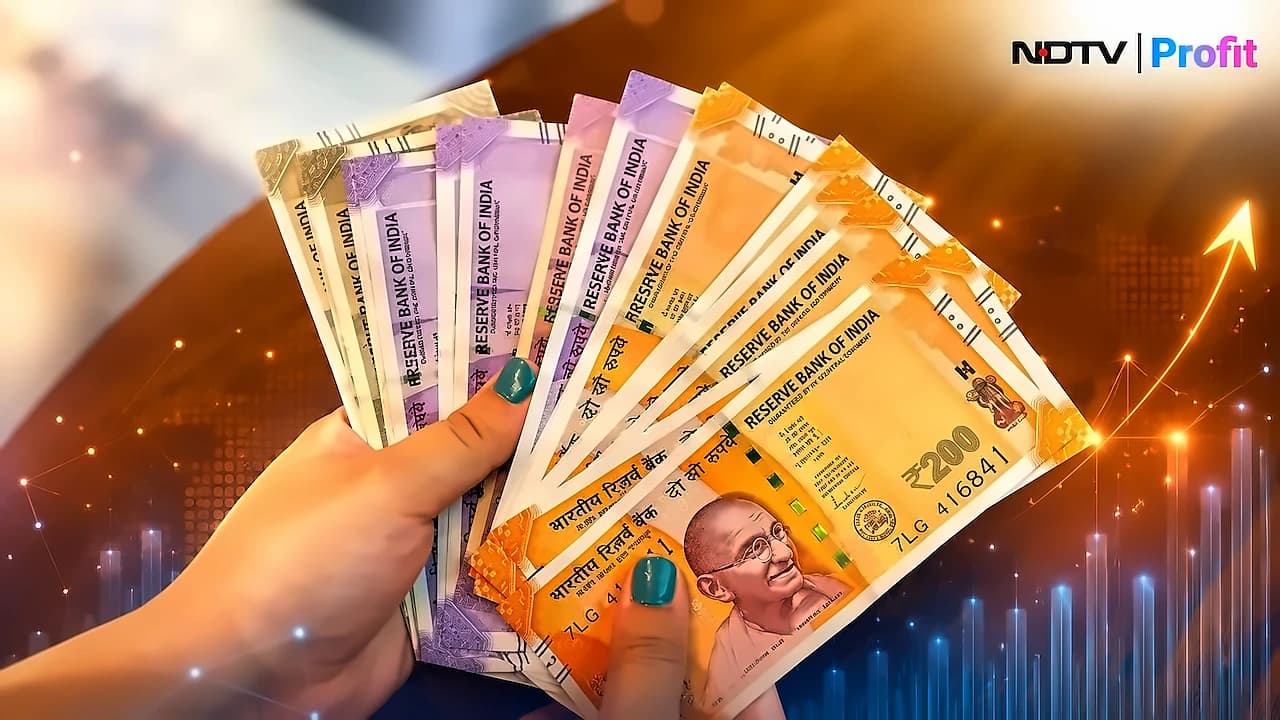 Rupee Ends Flat at 95.3250 as Iran Tensions Drive Oil Price Volatility
