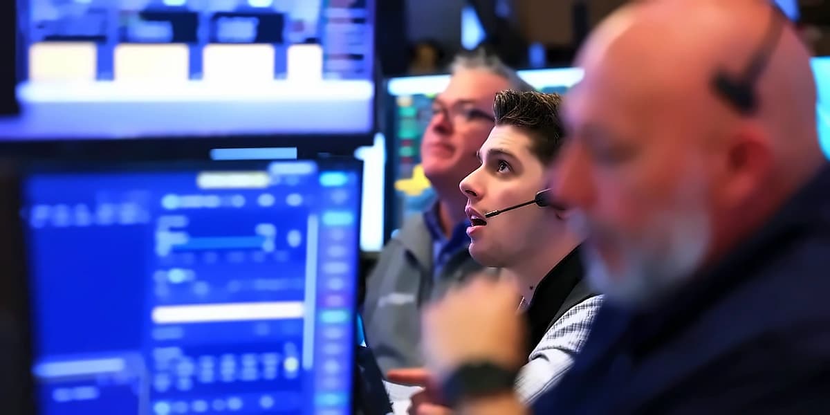 S&P 500 Faces 20% Correction Risk as Six Warning Signs Emerge