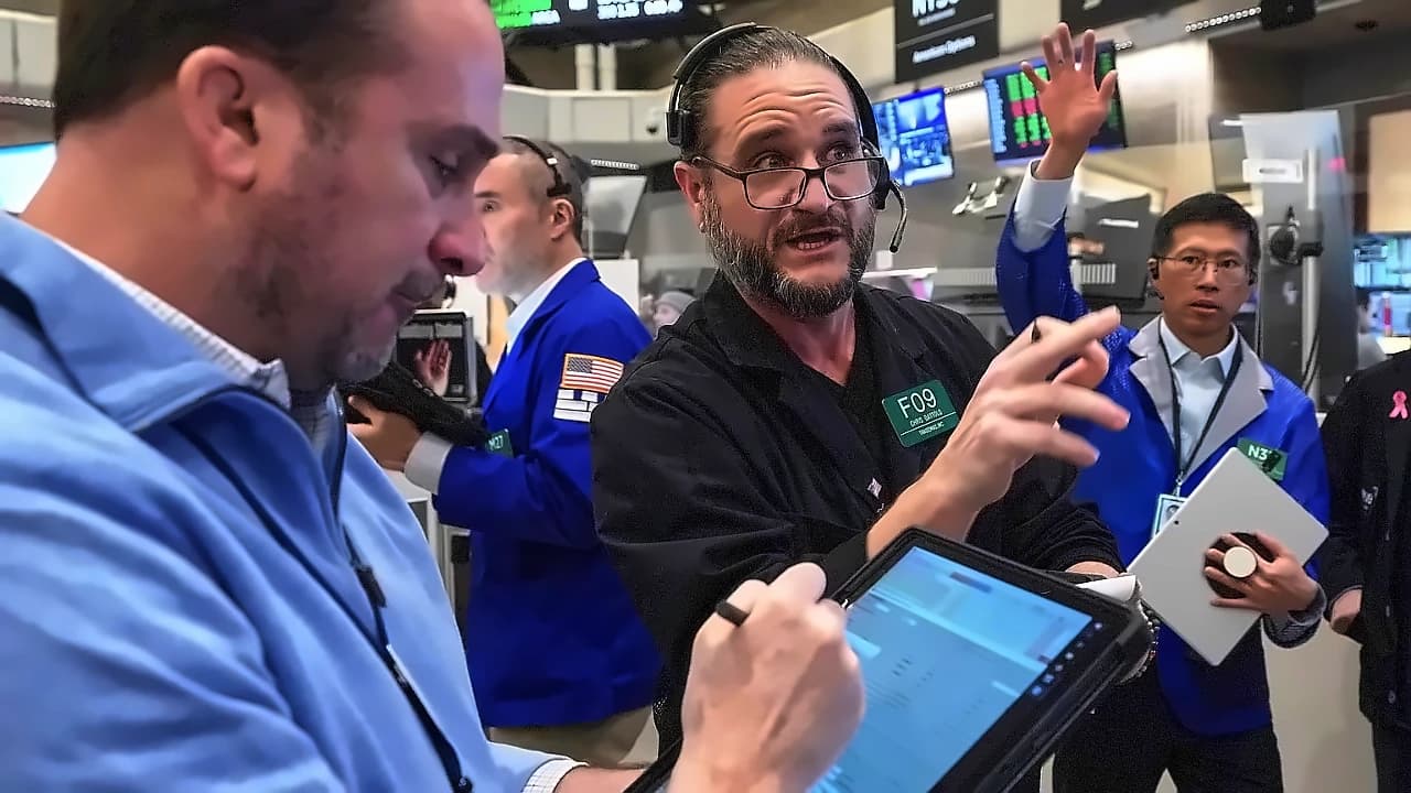 S&P 500 Nears Record High as Oil Prices Ease, Earnings Drive Gains
