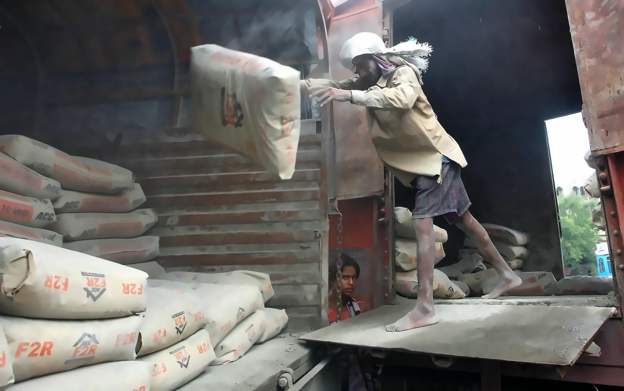 Sagar Cements to sell 8.14% Andhra Cements stake at ₹72 via OFS