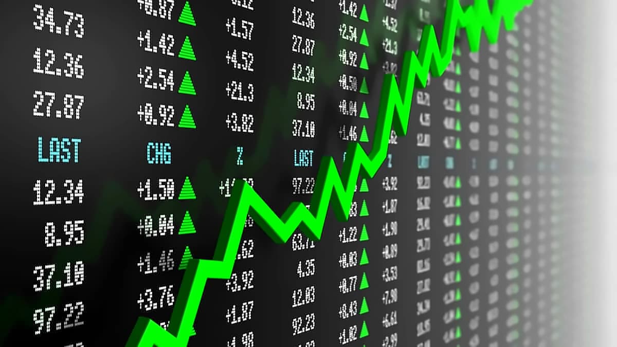 Sakar Healthcare Hits Record ₹999 High on Global Approvals