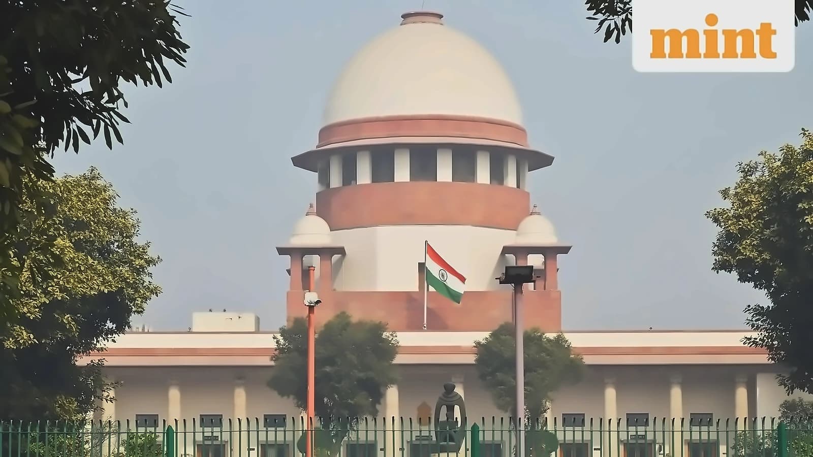 SC issues notice on Centre's plea against ₹20,000 cr spectrum charges