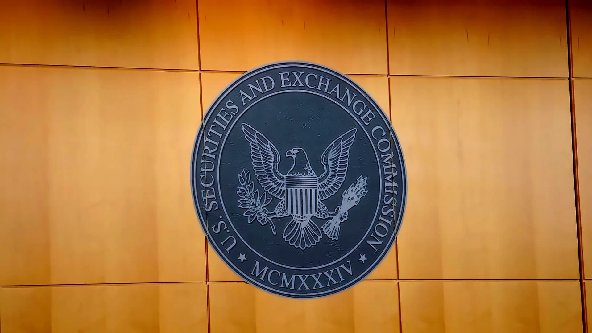 SEC Sets Aug. 24 Deadline for Bitcoin Options Review After CME Challenge