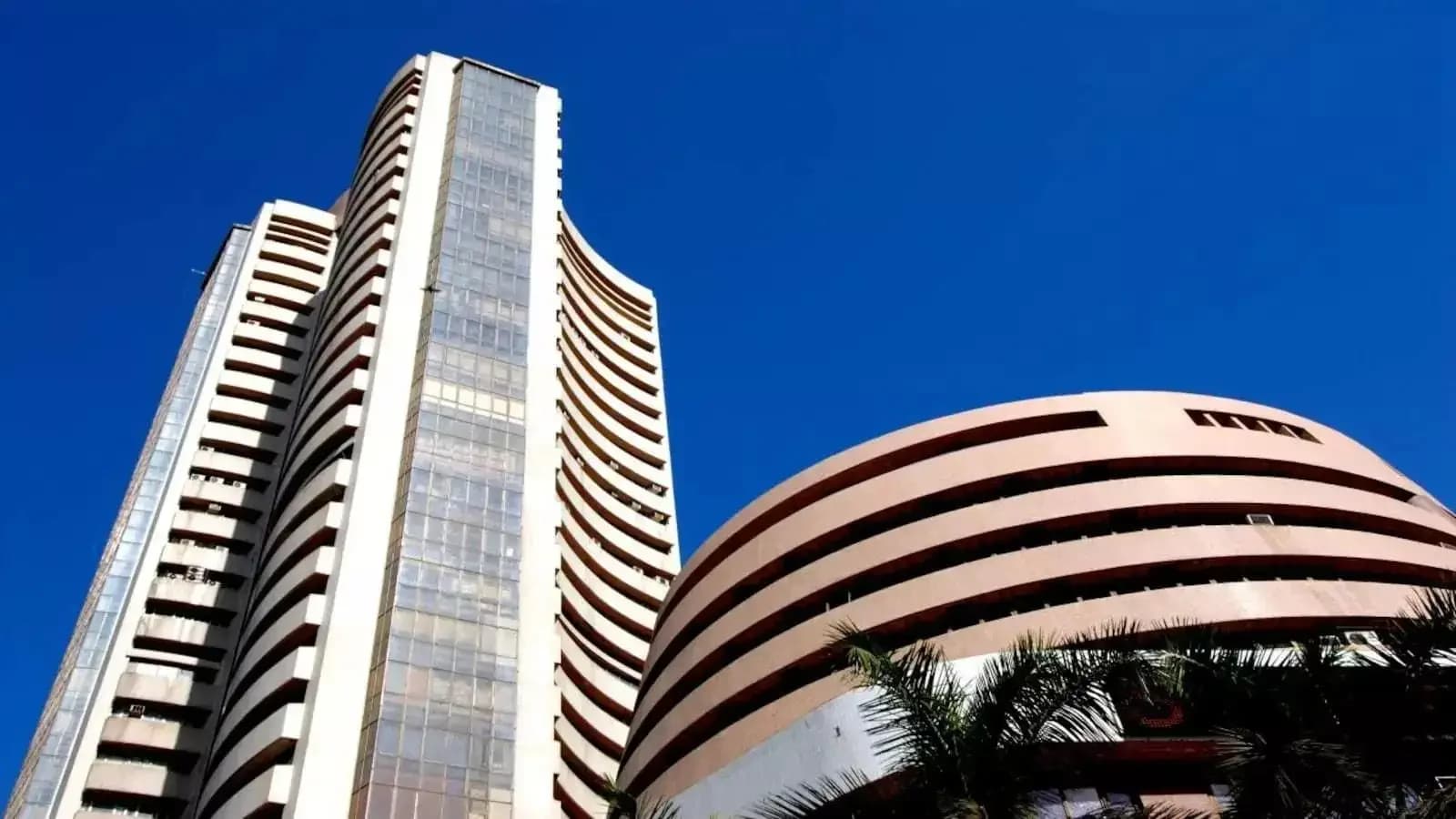 Sensex crashes 765 pts; Nifty 50 falls 0.85% on weak earnings