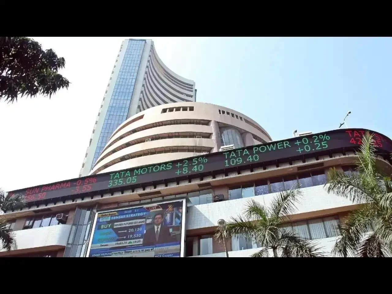 Sensex, Nifty gain 1% on Friday; Bank Nifty posts best session in weeks