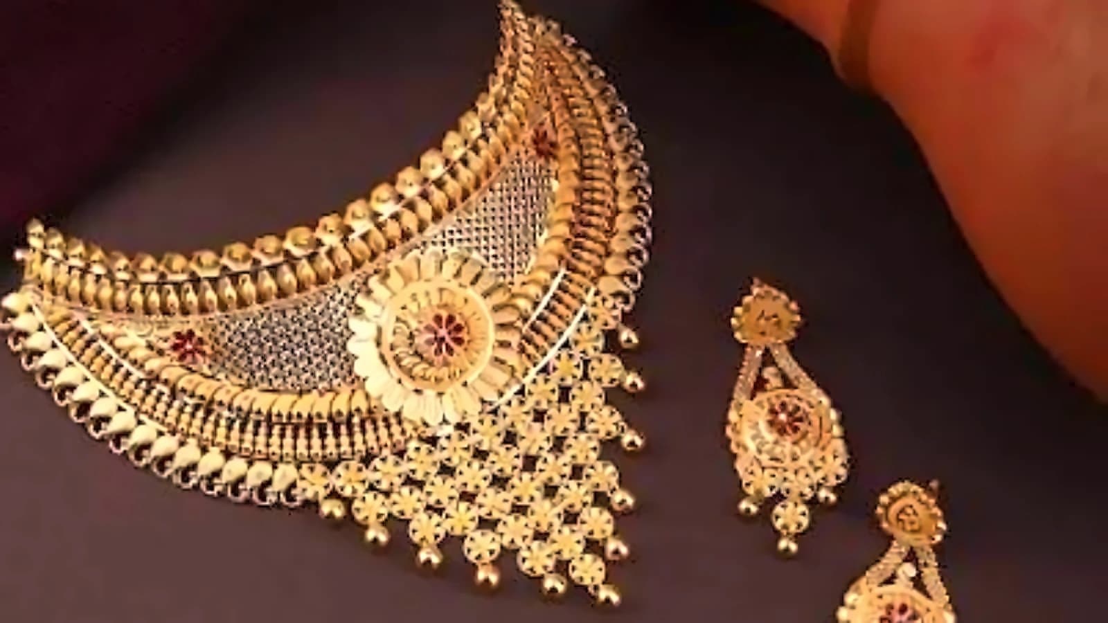 Shankesh Jewellers posts 100% profit jump in Q1, stock hits ₹107.7