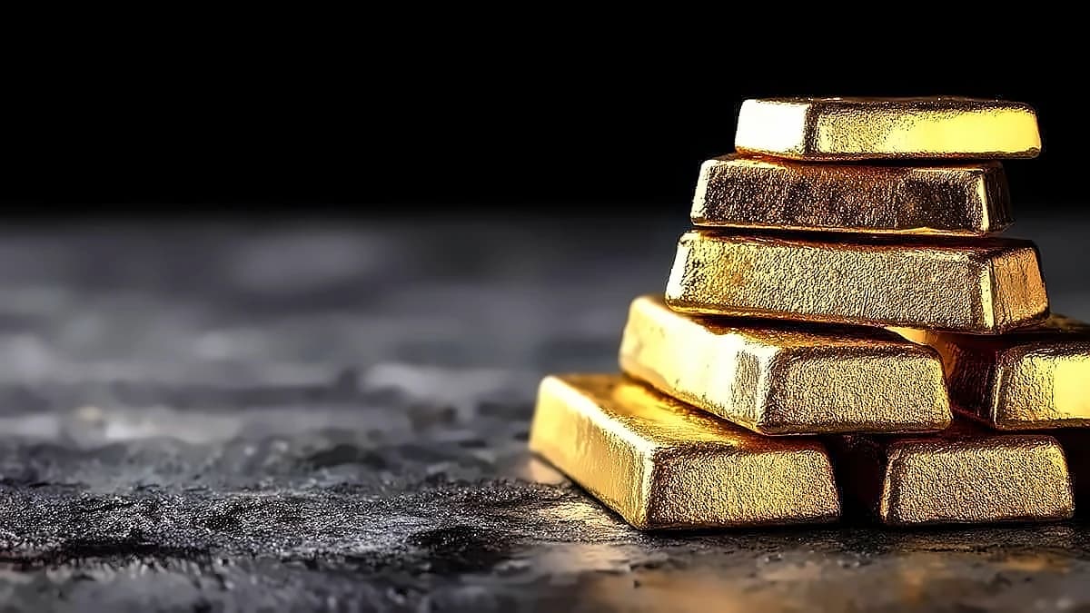 Silver futures drop 0.84% to ₹2.39 lakh/kg as experts eye ₹3.25 lakh target