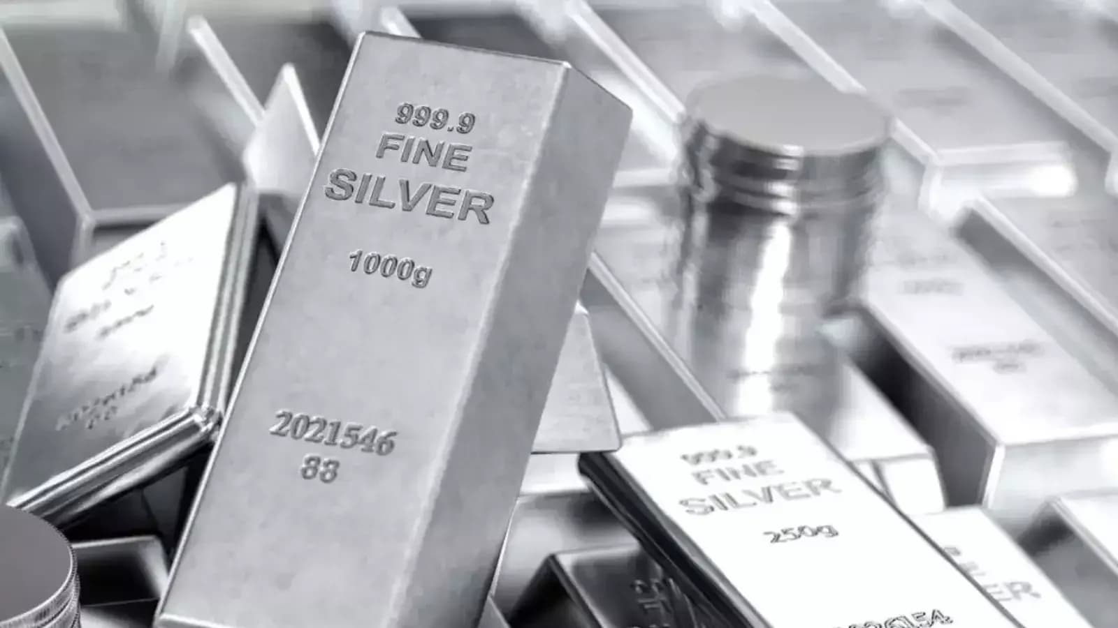Silver rallies ₹2.5 lakh/kg on Iran peace hopes, Fed pause