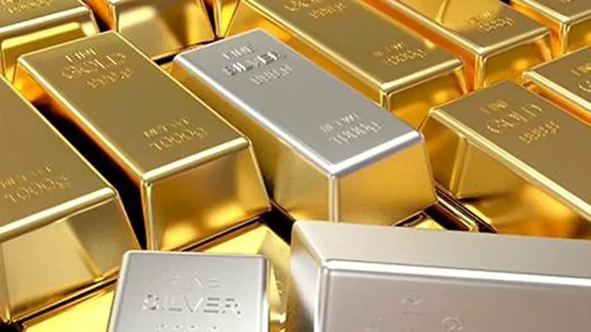 Silver drops ₹9,000, gold falls ₹3,500 on Trump's Iran warning