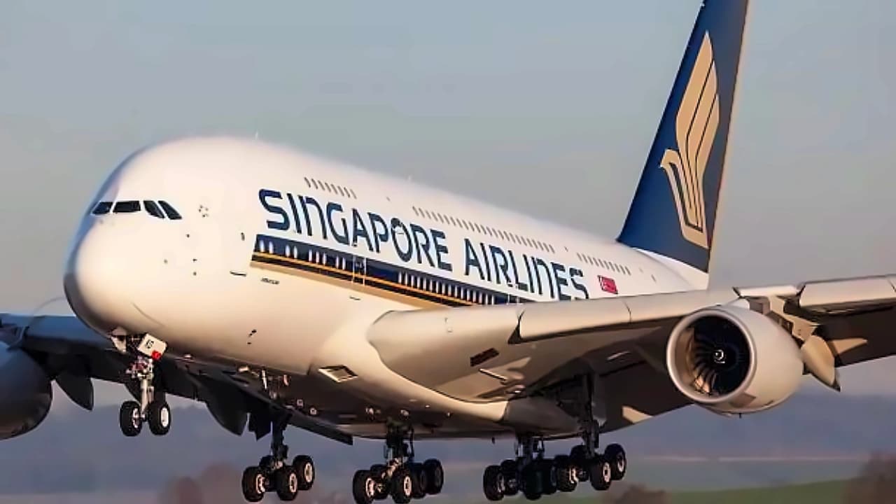 Singapore Airlines profit drops 57% to ₹9,200 cr on Air India losses