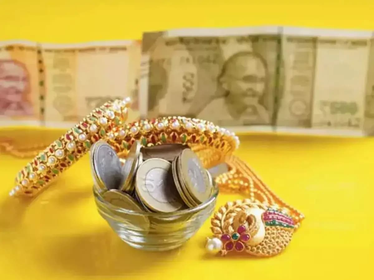 Small Finance Banks Shift to Gold Loans Amid Global Financial Vulnerabilities