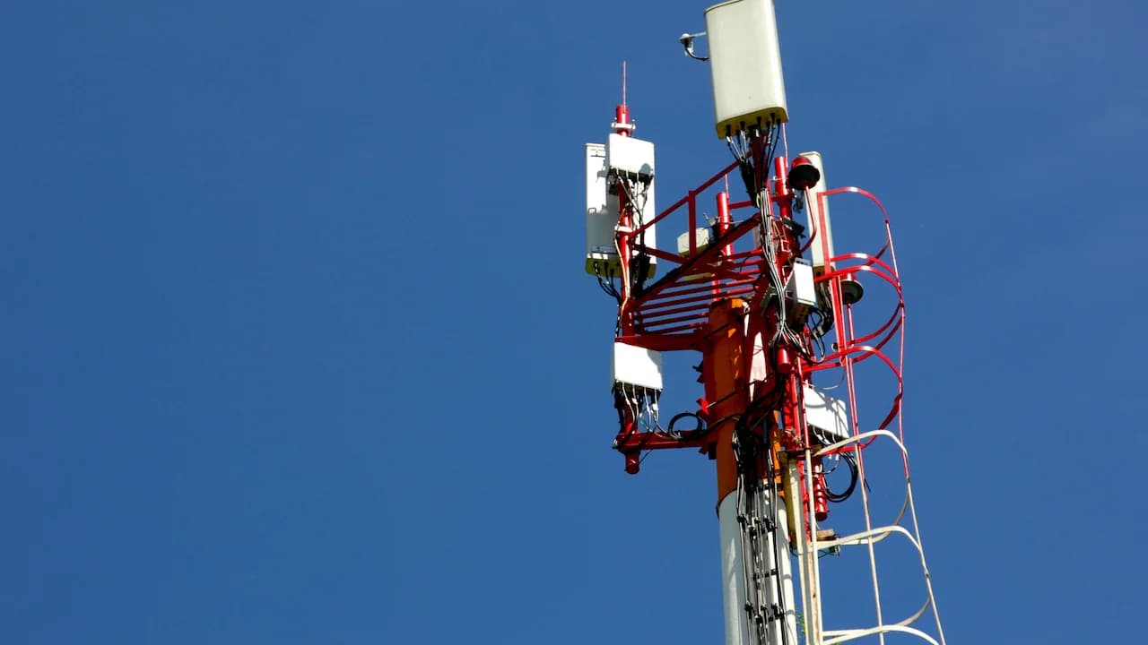 Starlink, Jio, OneWeb Get Provisional Spectrum Nod for India Tests