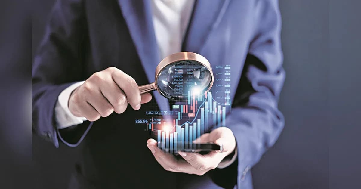 Stocks vs Mutual Funds: Balanced Approach for Young Professionals