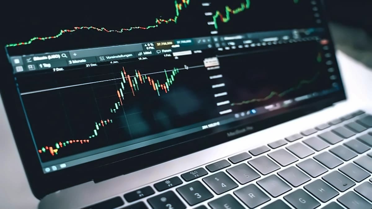 Top 10 stocks rated 'Buy' with 10-47% returns amid market weakness
