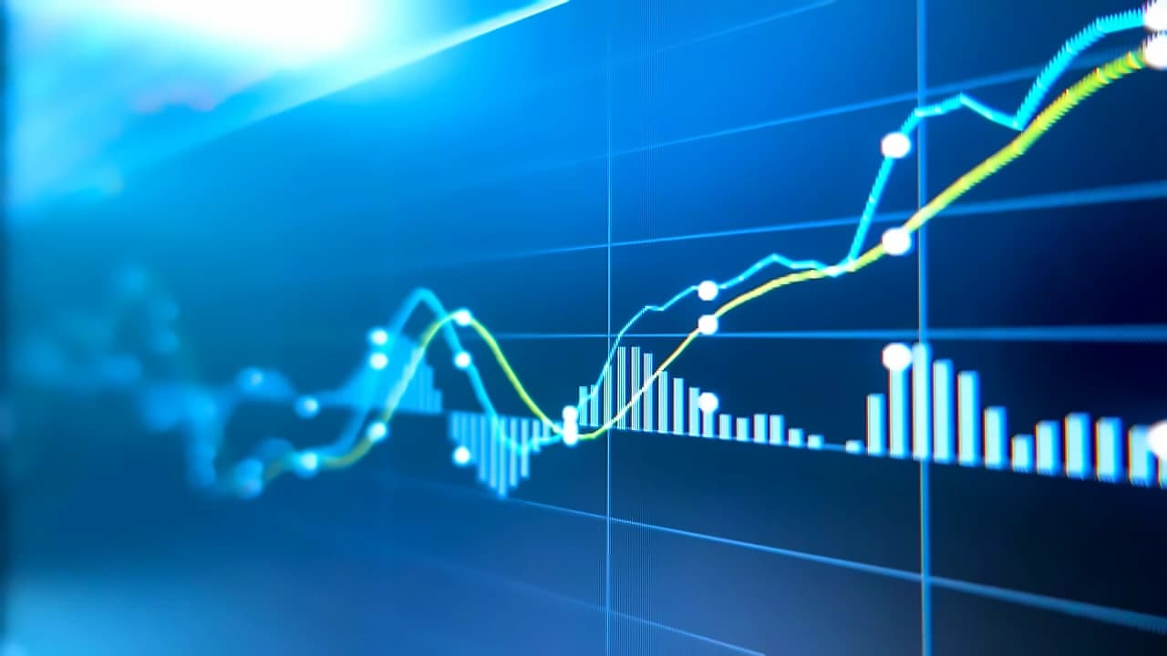 Trading Ideas: 15 Stocks for August 17 with Technical Setups