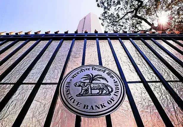 India bond yield curve flattens as 5-year yield hits 6.52%