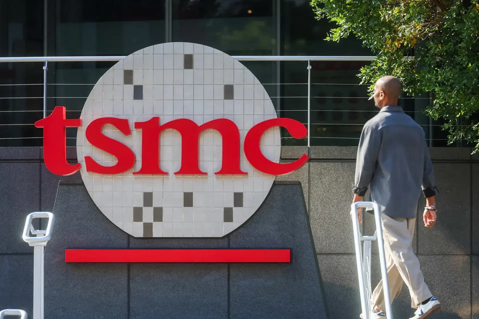 TSMC Raises Global Chip Market Forecast to $1.5 Trillion by 2030