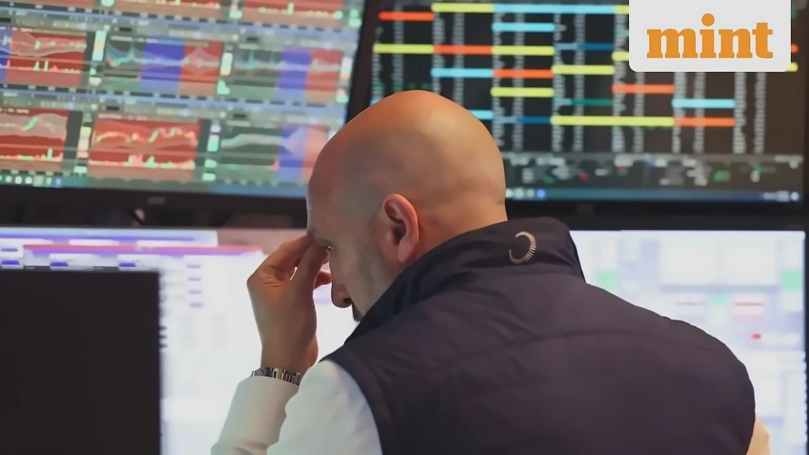 U.S. Markets Pull Back Despite AI Momentum as Volatility Returns