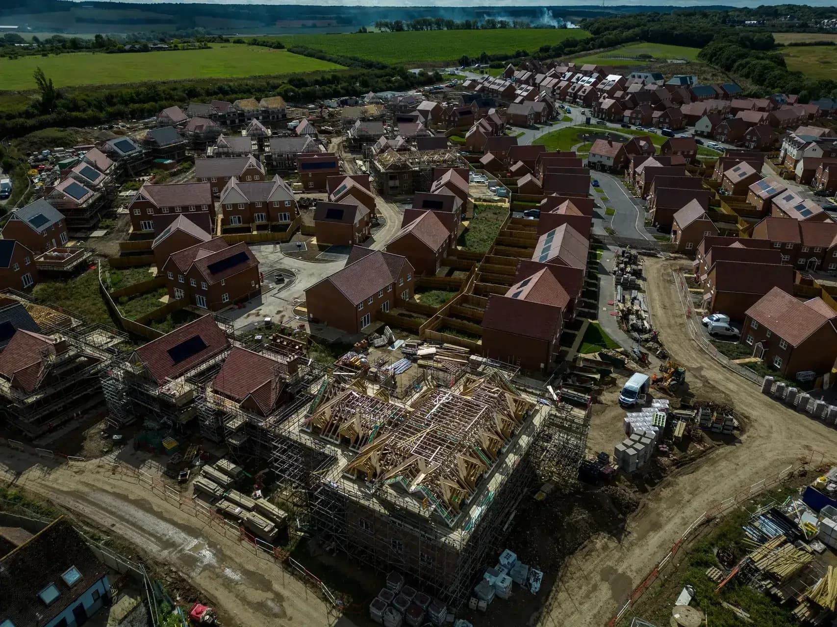 UK Housing Market Shows Stabilization Signs Despite Fragile Sentiment