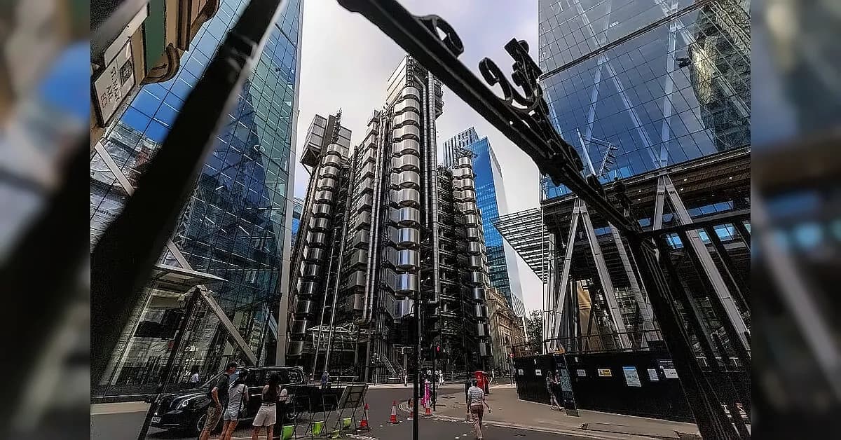 UK sees K-shaped recovery with AI boosting productivity but hurting middle class