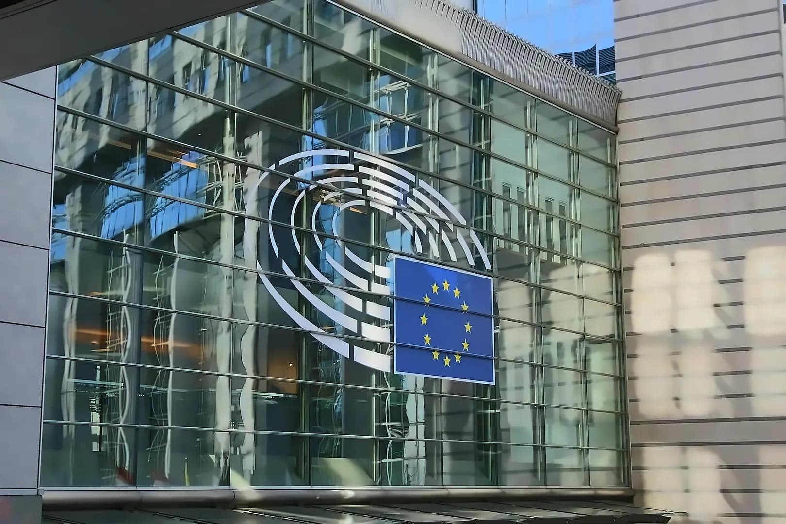 UniCredit warns Europe lacks tools to contain crypto-bank crisis